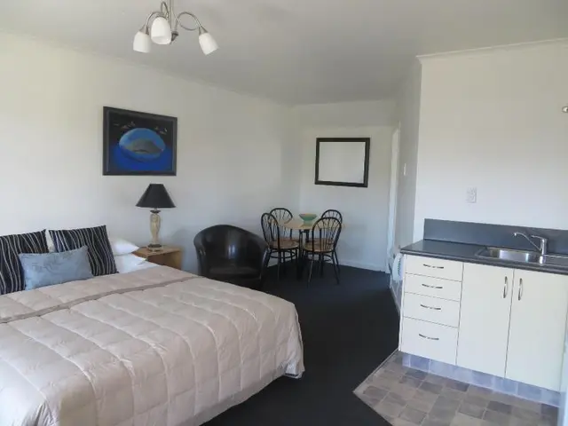 Colonial Motel