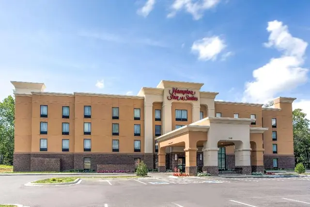 Hampton Inn and Suites Manchester