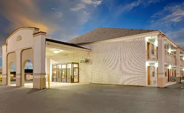 Motel 6 Morrillton, AR