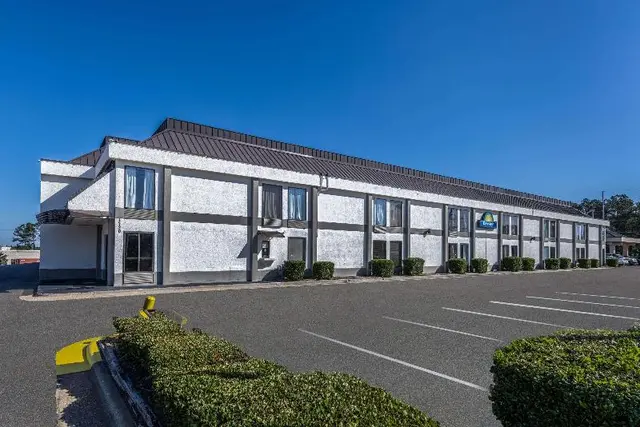 Days Inn & Suites by Wyndham Fort Bragg/Cross Cree