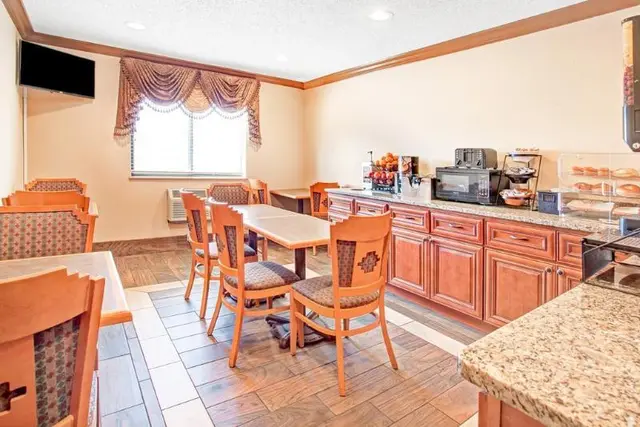 American Inn & Suites Metro Airport