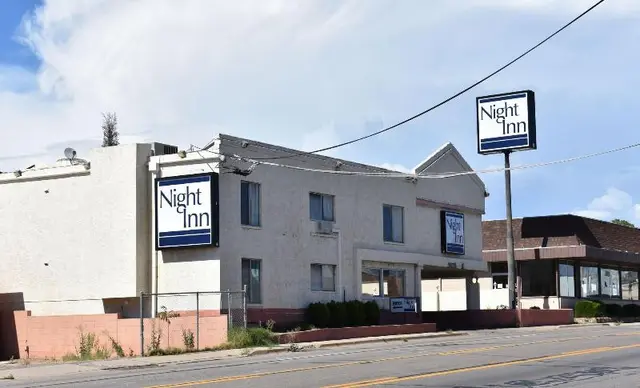 Knights Inn Globe