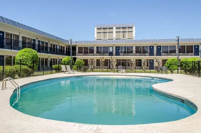 Quality Inn & Suites Laurel area