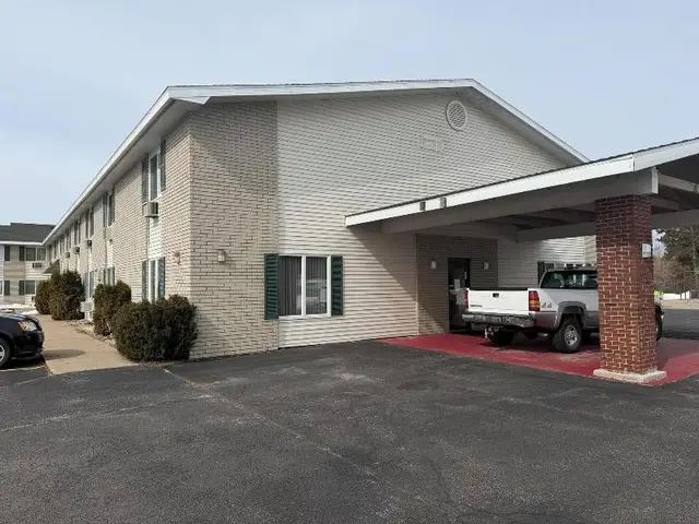 Super 8 by Wyndham Iron Mountain