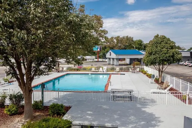Economy Inn and Suites