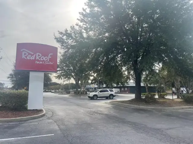 Red Roof Inn & Suites Hinesville