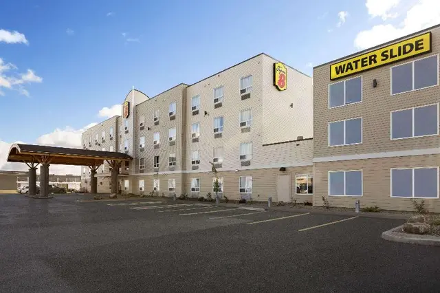 Super 8 by Wyndham Lloydminster