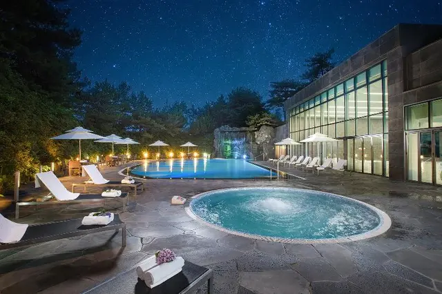 WE Hotel
