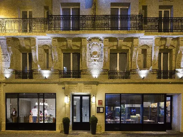 Coq Hotel (Community of Quality)