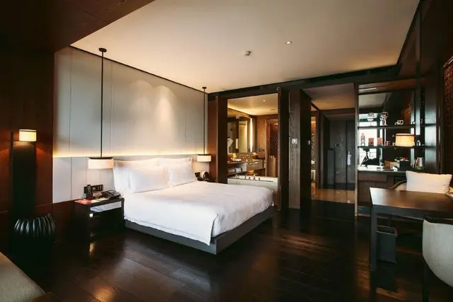 Bay Breeze Hotel