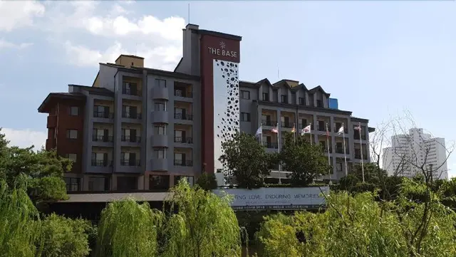 Hotel The Base