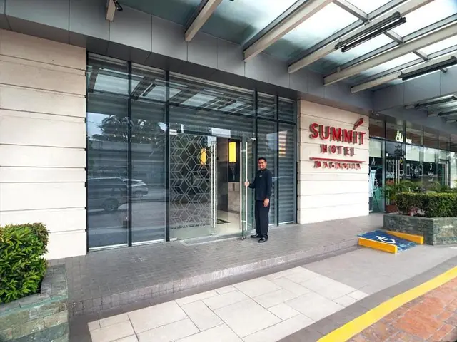 Summit Hotel Magnolia