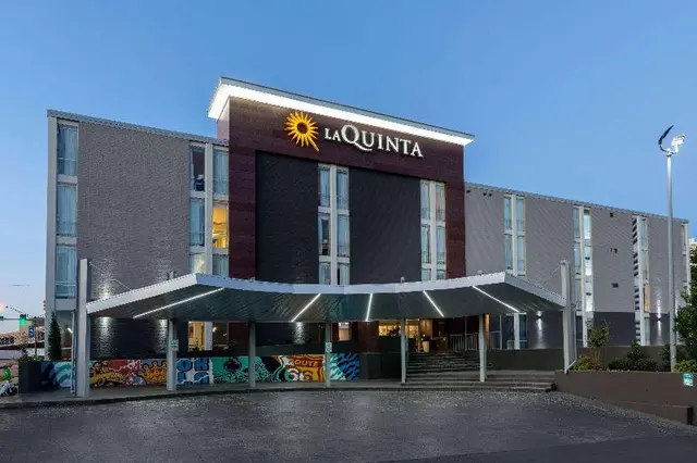 La Quinta Inn & Suites Tulsa Downtown/Route 66
