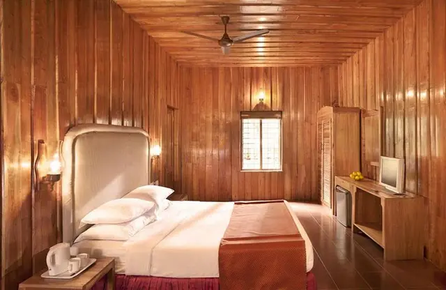 Sterling Woods N` Spice, Thekkady