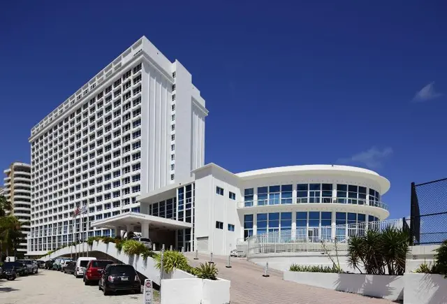 Newpoint Miami Beach Apartments