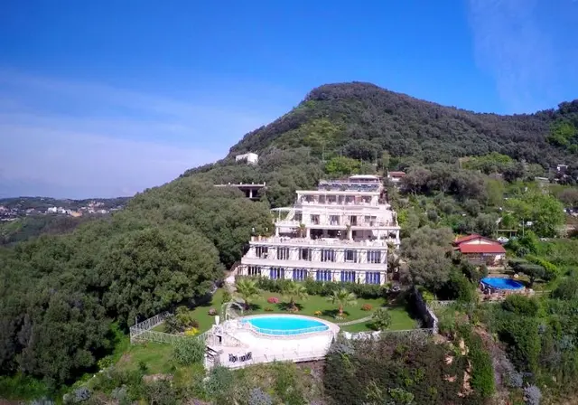 Caposperone Resort
