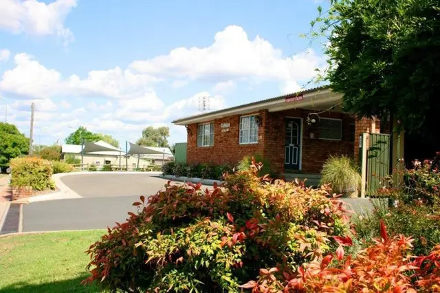Cadman Motor Inn & Apartments