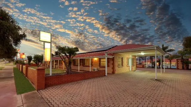 Charles Rasp Motor Inn and Cottages