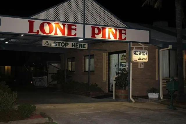Lone Pine Motel