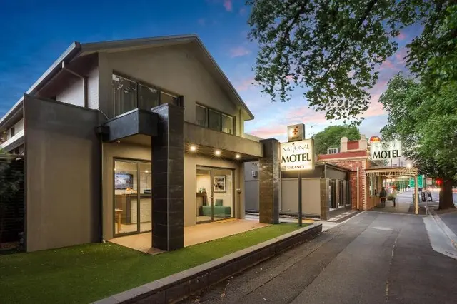 National Hotel Complex And Bendigo Central Apartme