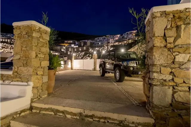 Cova Mykonos Suites