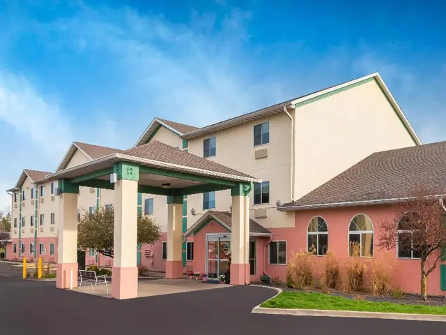 Galesburg Inn & Suites