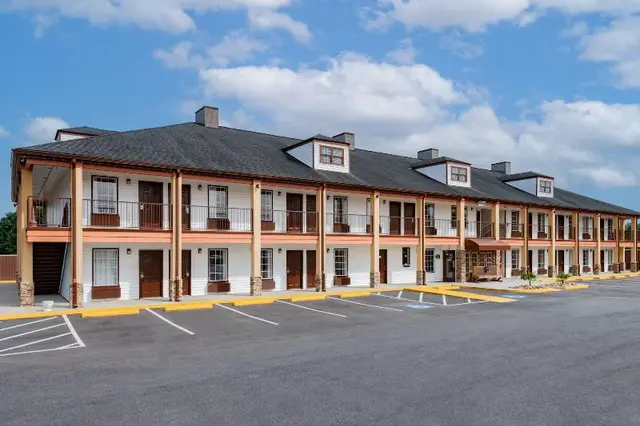 Baymont Commerce Ga Near Tanger Outlets Mall
