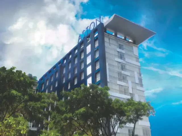 Aston Pasteur