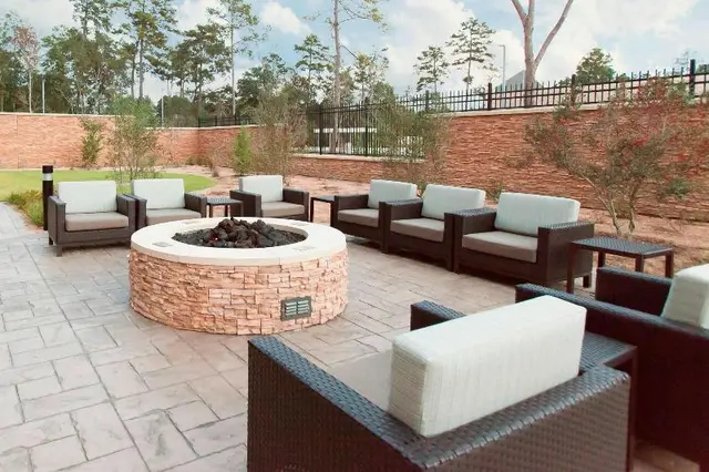 Courtyard Houston Springwoods Village