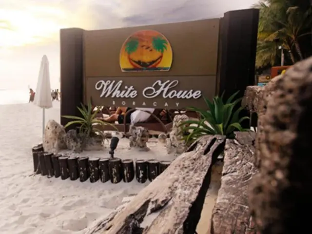 White House Beach Resort