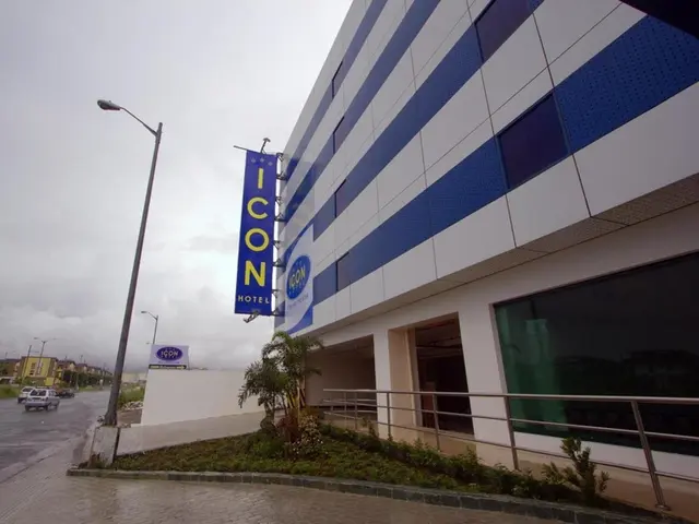 Icon Hotel Macapagal