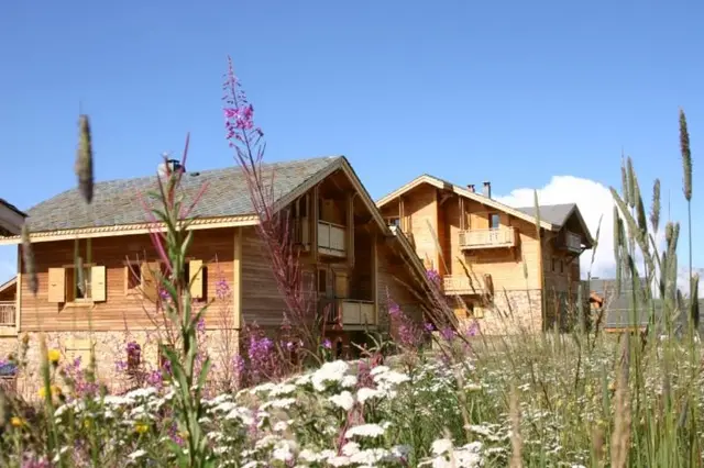 Madame Vacances Les Chalets de l Altiport