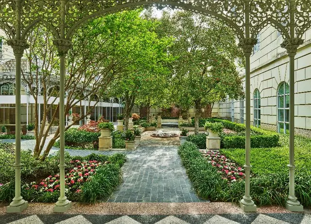 Hotel Crescent Court