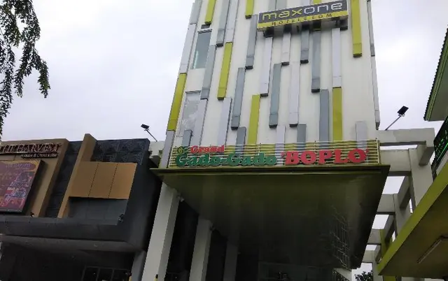 MaxoneHotel at Kramat