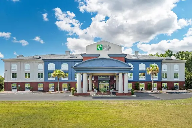 Holiday Inn Express Suites Camden-I20 (Hwy 521)
