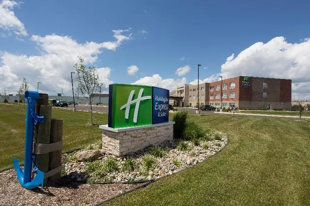 Holiday Inn Express and Suites Monroe