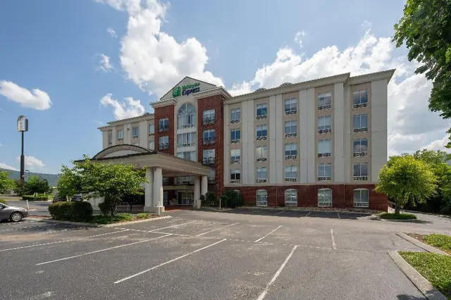 Holiday Inn Express and Suites Chattanooga Lookout
