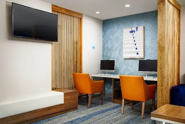 Holiday Inn Express and Suites Bridgeport