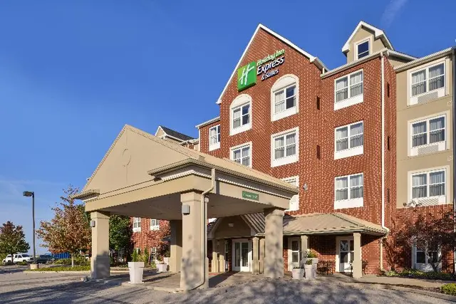 Holiday Inn Express & Suites St. Louis West-O'Fall