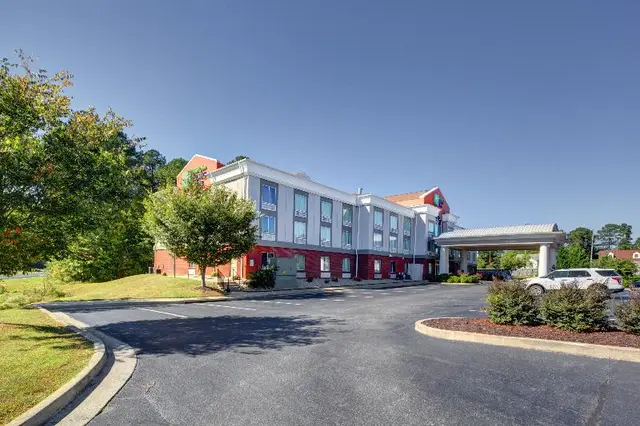 Holiday Inn Express & Suites Emporia By IHG