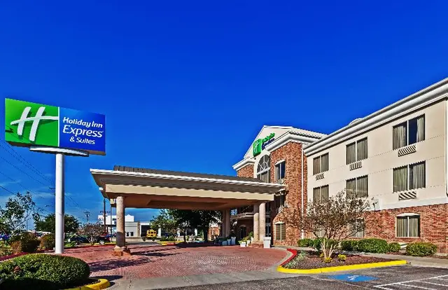 Holiday Inn Express and Suites Eagle Pass