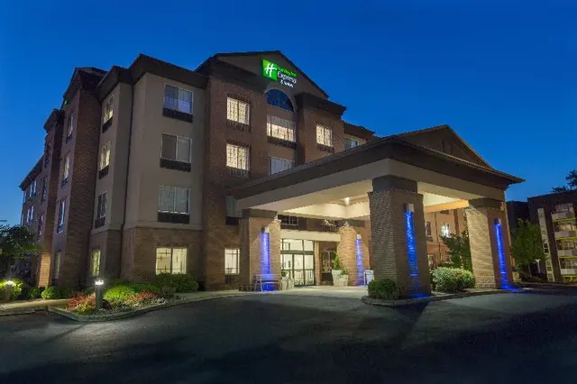 Holiday Inn Express and Suites Eugene Downtown Uni