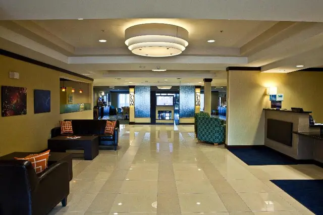Holiday Inn Express and Suites Lansing Dimondale