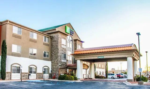 Holiday Inn Express & Suites Carlsbad By IHG