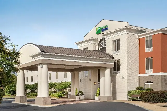 Holiday Inn Express Suites Auburn University Area