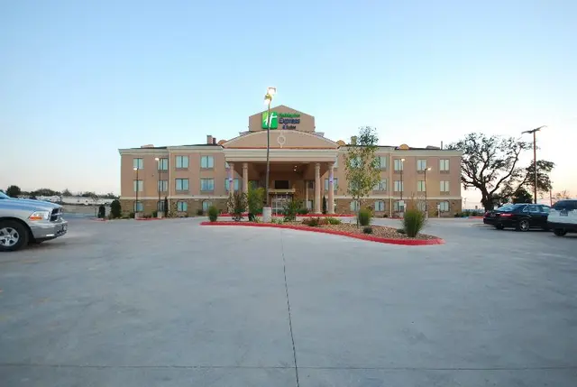 Holiday Inn Express and Suites Gonzales