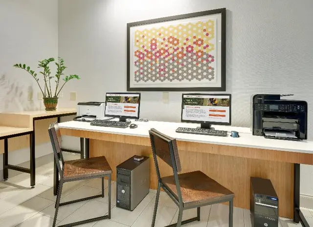 Holiday Inn Express and Suites Dublin an IHG hotel