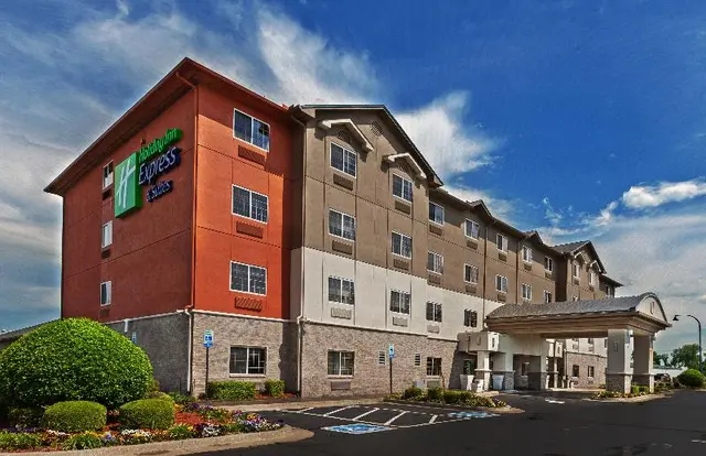 Holiday Inn Express and Suites Jenks