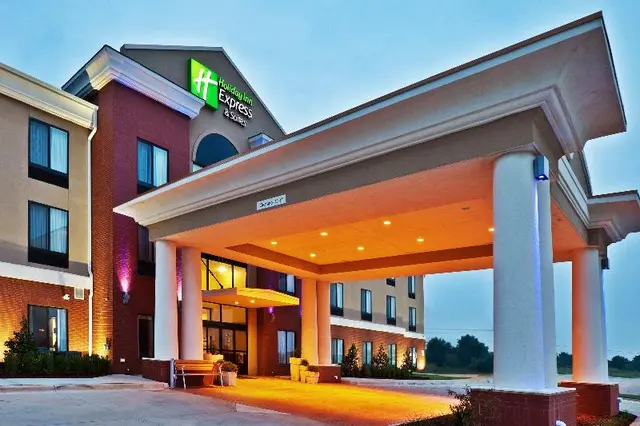 Holiday Inn Express and Suites Perry