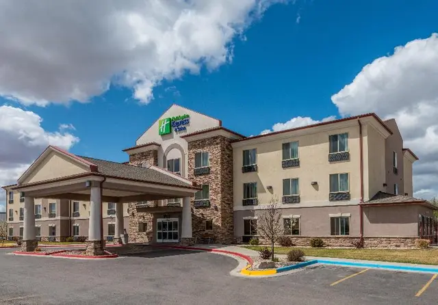 Holiday Inn Express and Suites Vernal Dinosaurland